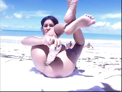 Bikini cutie plays with a dildo during beach webcam show