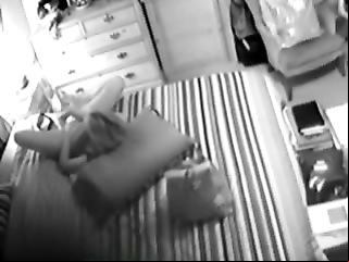 Bored housewife masturbates to orgasm in the bedroom